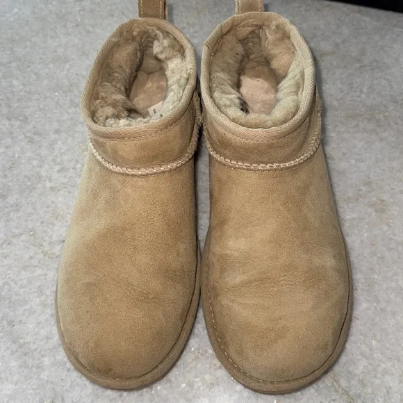 UGG Ultra Short Boots Sz 7 - Mustard Seed - Picture 2 of 6